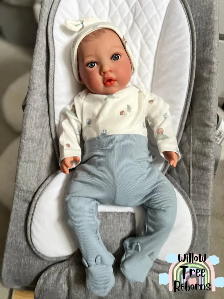 "Lainey by Nines d'Onil"