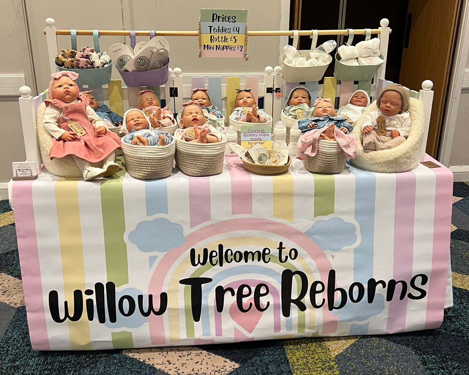 Basildon doll show stand