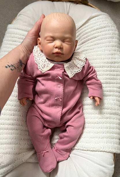 Lotty by Nines d'Onil