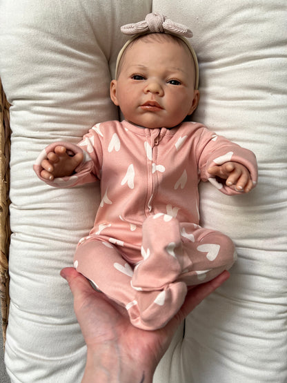 Anna by Nines d'Onil