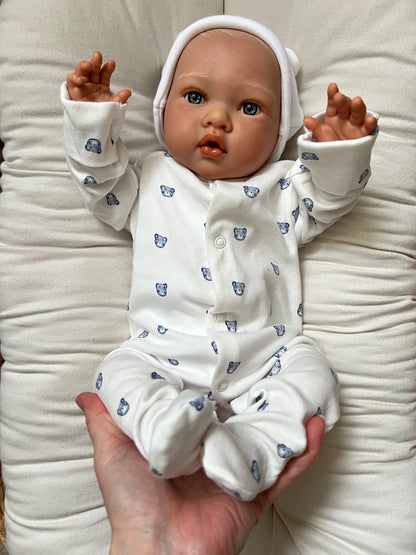 Lainey by Nines d'Onil
