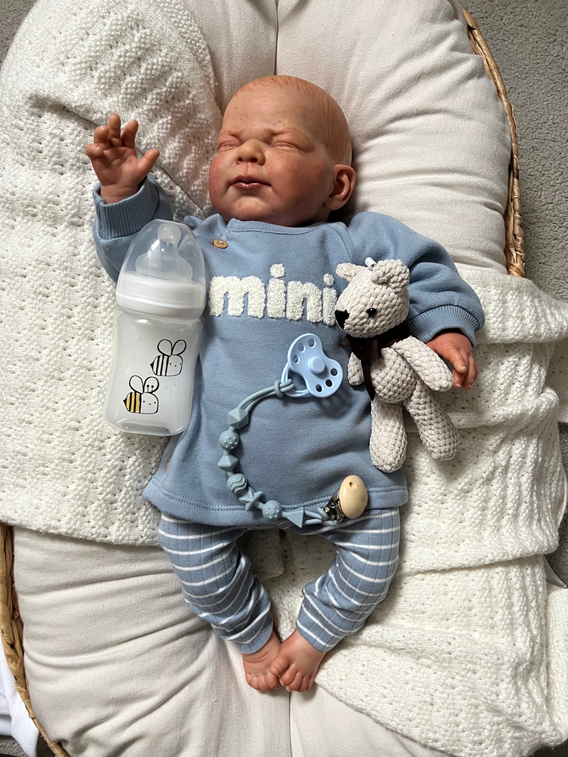 Lucy by Nines d'Onil
