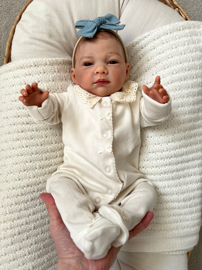 Anna by Nines d'Onil
