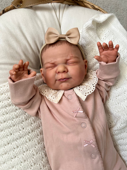 Lucy by Nines d'Onil